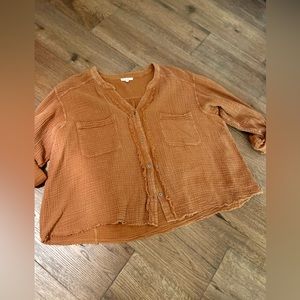 Easel Women’s Gauze Button Top - EUC - size Large